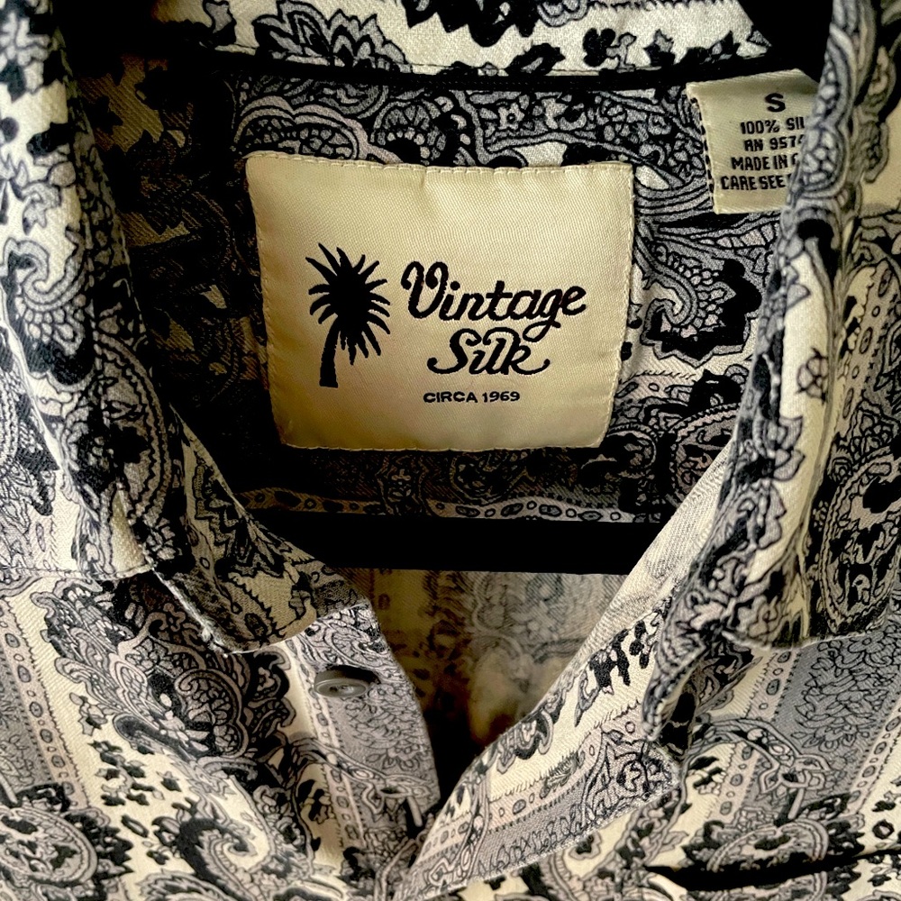 Retro Black Paisley Print Button Front